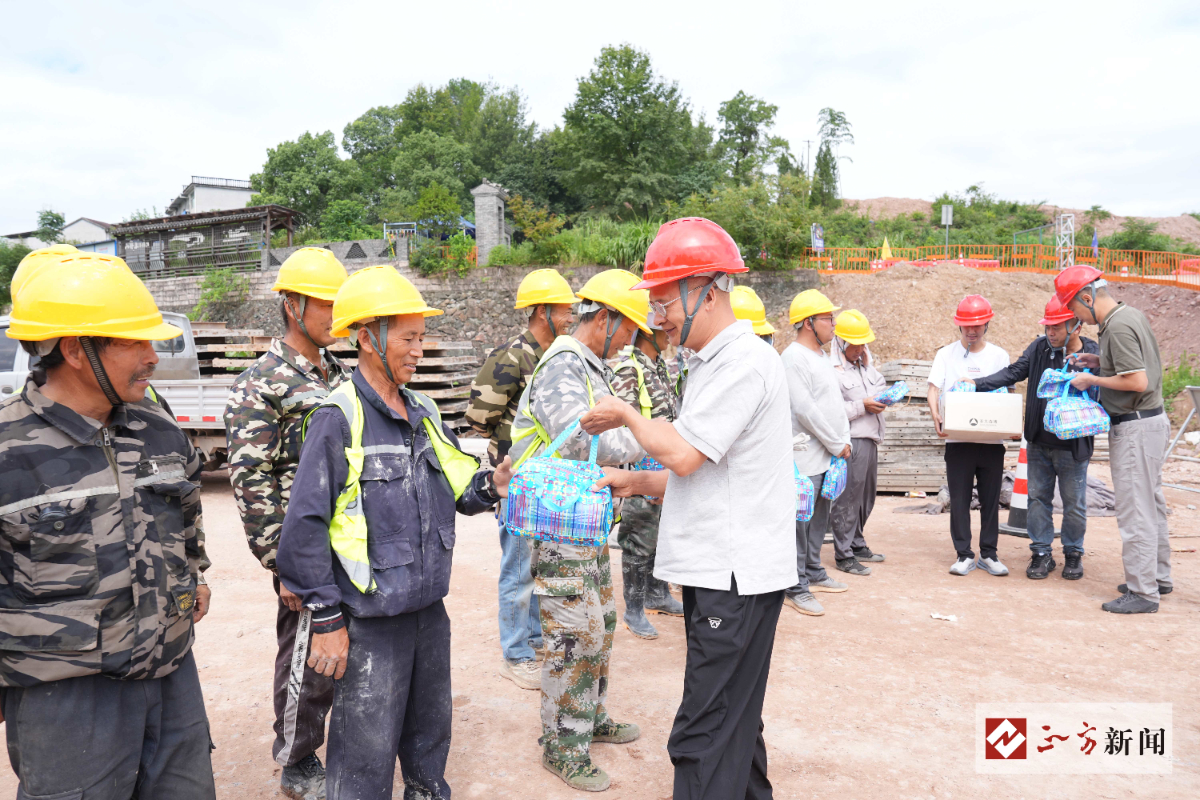 战高温③ | 正方交建：走进基层送清凉 深入一线鼓干劲